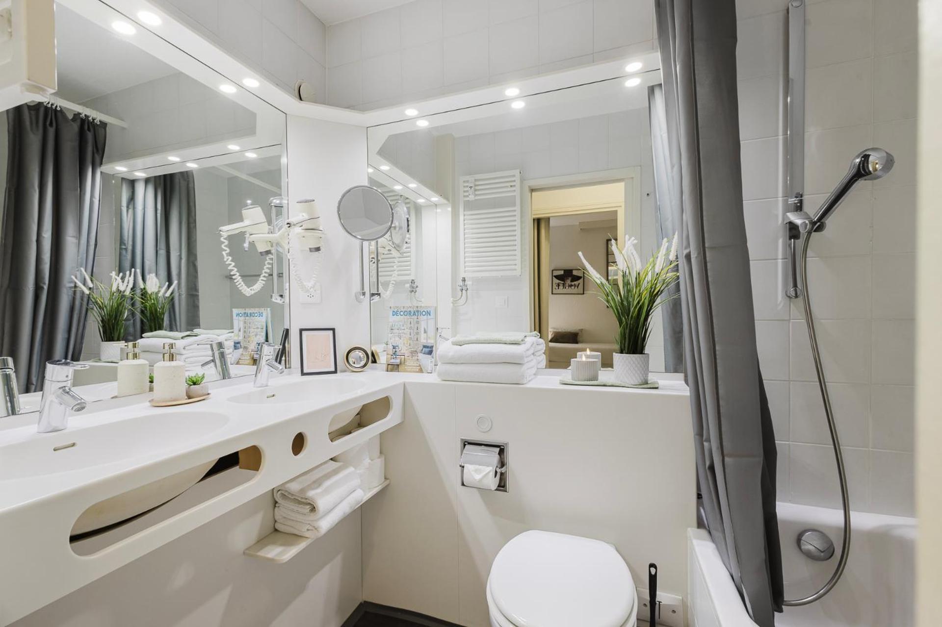 Luganersee, Pool, Strand, Parkplatz, Suite 204 Bissone Bagian luar foto